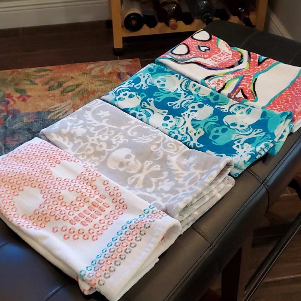 NWT Betsey Johnson Skull Bath/Kitchen Hand Towels